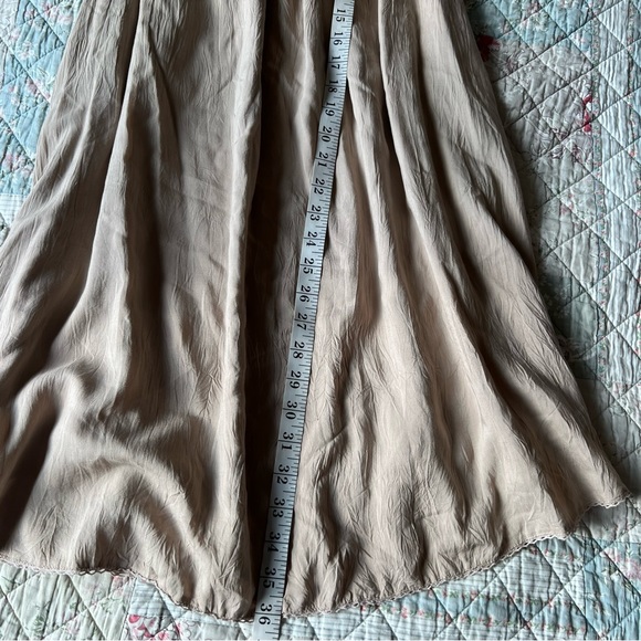 Aritzia Wilfred Allier Dress Embroidered Blush
Beige Size XXS - Picture 9 of 11